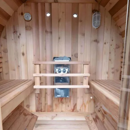 Holiday home Wellness With Whirlpool And Sauna